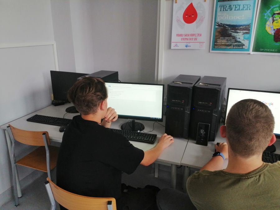 https://ekonom.kolobrzeg.pl/wp-content/uploads/gal/2023/09/07/programisci_02.jpg
