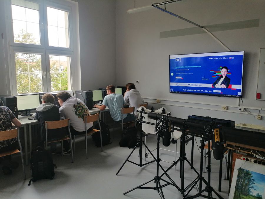 https://ekonom.kolobrzeg.pl/wp-content/uploads/gal/2023/09/07/programisci_06.jpg