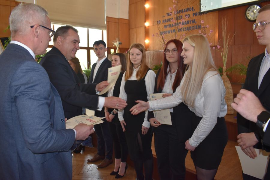 https://ekonom.kolobrzeg.pl/wp-content/uploads/gal/2024/04/18/zseh_39.jpg