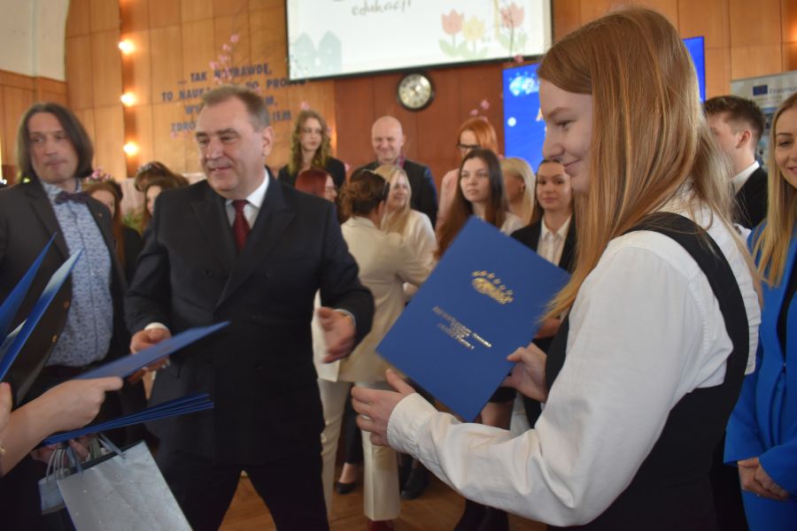 https://ekonom.kolobrzeg.pl/wp-content/uploads/gal/2024/04/18/zseh_50.jpg