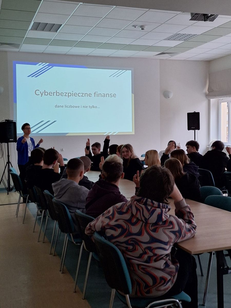 https://ekonom.kolobrzeg.pl/wp-content/uploads/gal1/2025/06/02/nbp_005.jpg